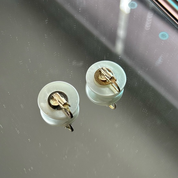 Antique Pearly White Clip-on Earrings - Picture 5 of 10